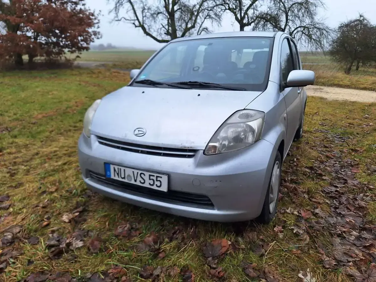 Gebraucht Daihatsu Sirion 91 PS (66 kW) 2007 Silber Kleinwagen