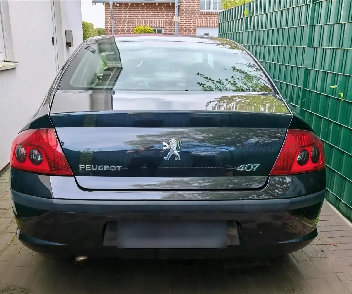Gebraucht Peugeot 407 109 PS (80 kW) 2008 Schwarz Limousine