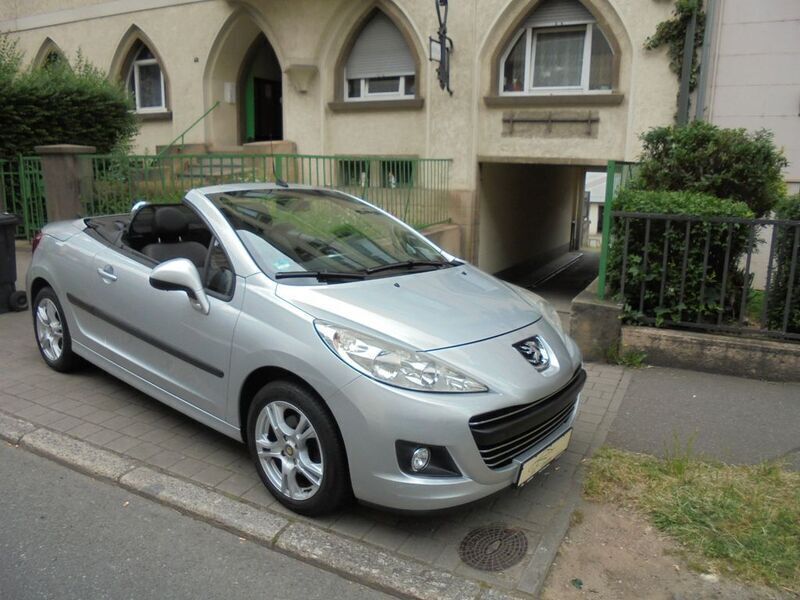 Grau Gebraucht 2010 Peugeot 207 CC Filou Cabrio | 4.390 € (Etwas zu teuer) - Bild 1/4