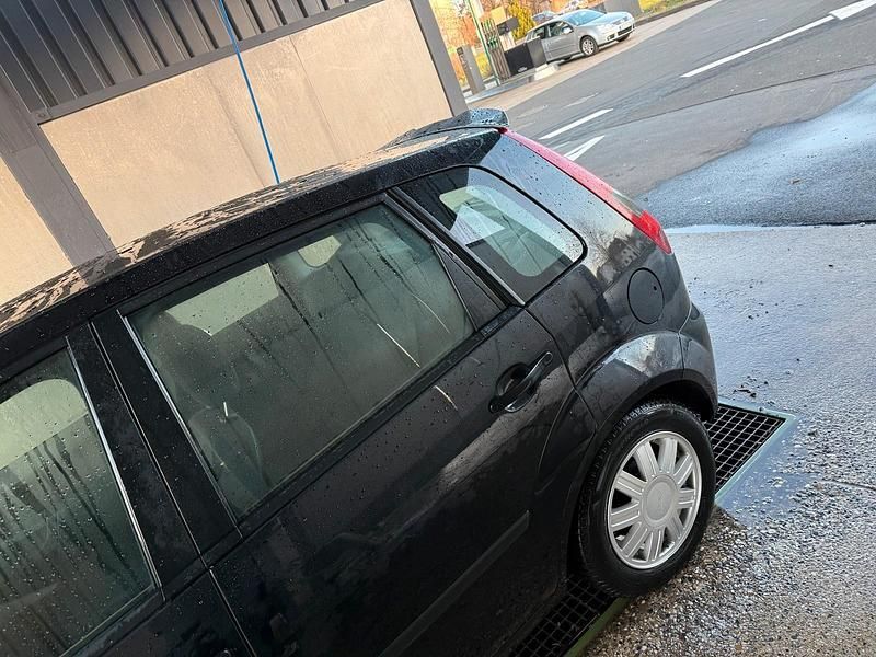 Gebraucht Ford Fiesta 80 PS (58 kW) 2002 Schwarz Kleinwagen