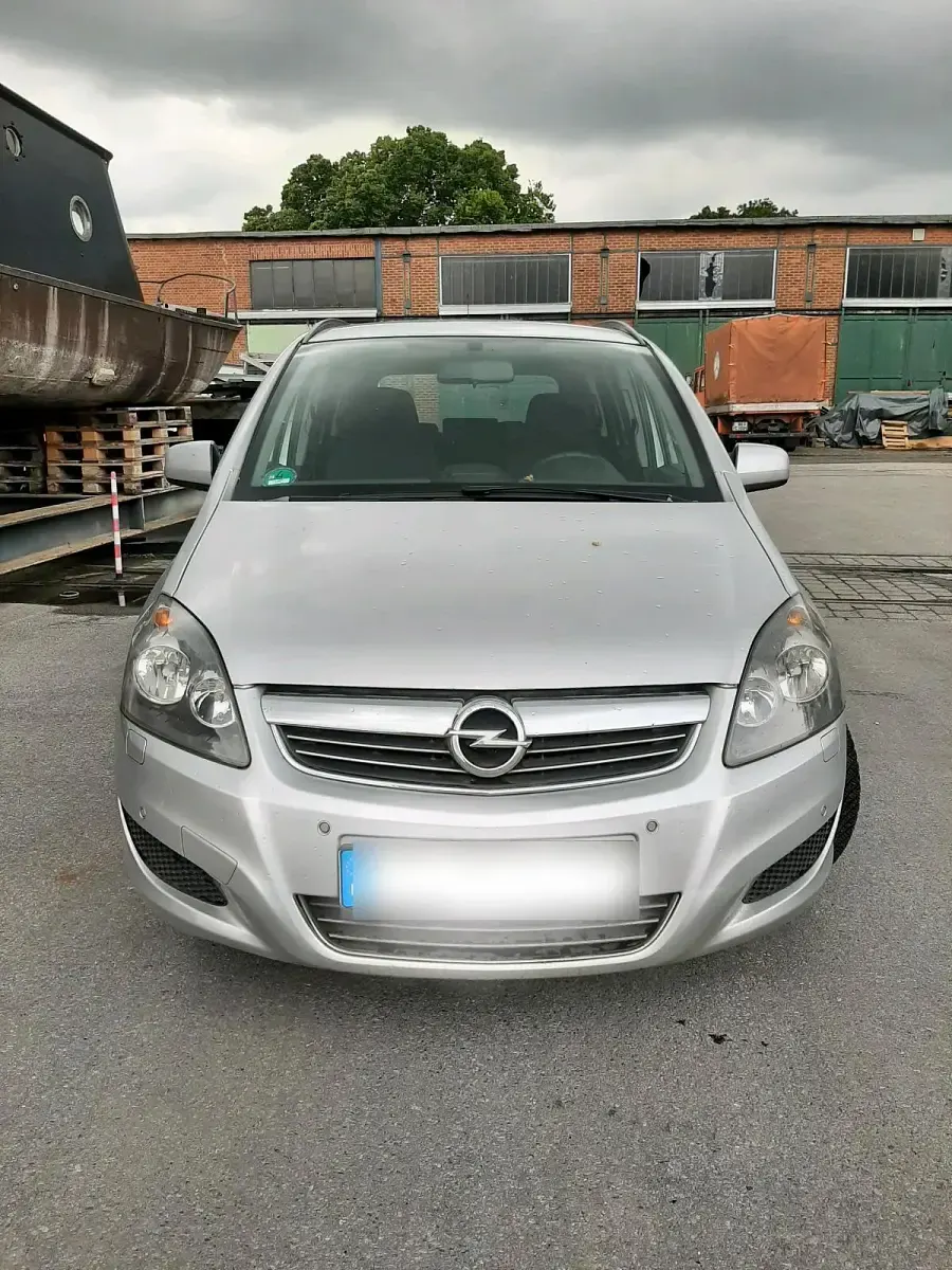 Gebraucht Opel Zafira Family 115 PS (84 kW) 2013 Silber Van / Kleinbus