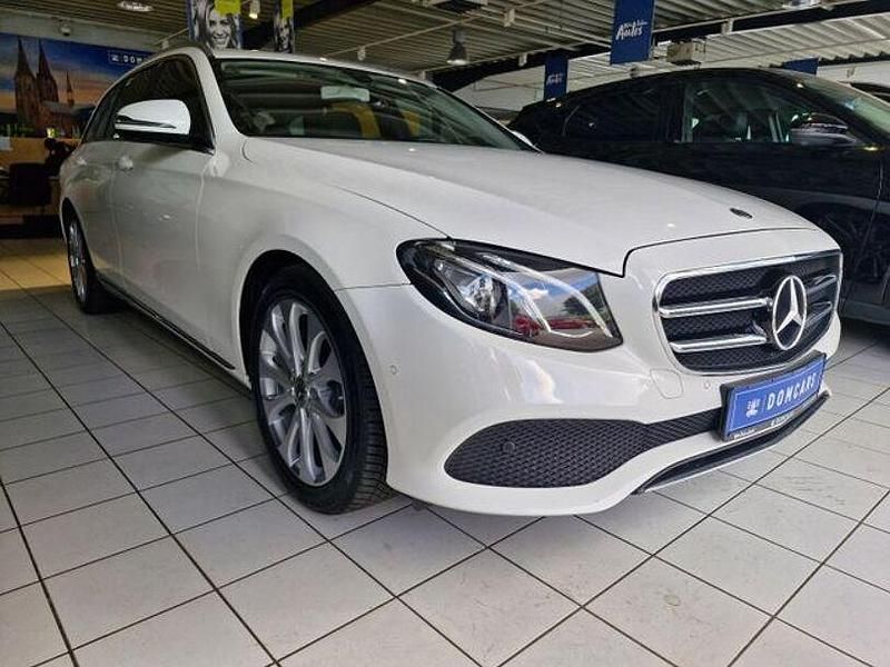 Gebraucht Mercedes E220 194 PS (142 kW) 2019 Weiß Limousine