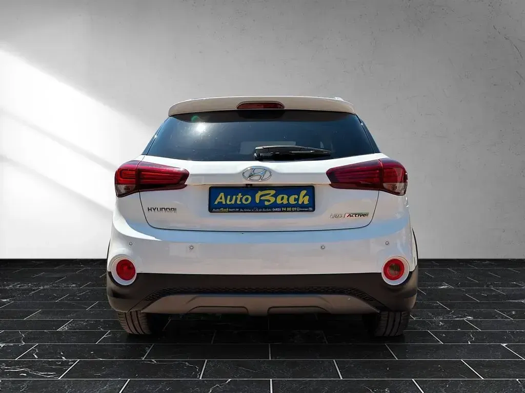 Gebraucht Hyundai i20 Active 101 PS (74 kW) 2020 Weiß Kleinwagen