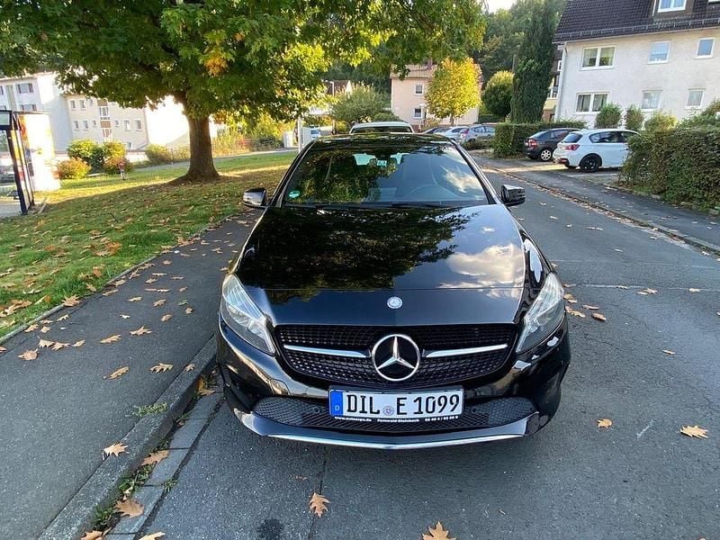 Schwarz Gebraucht 2016 Mercedes A200 Limousine | 11.450 € (Guter Preis) - Bild 1/4