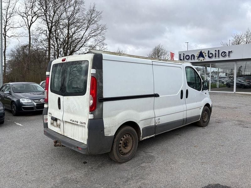 Second-hand Opel Vivaro 2012 Alb Monovolum