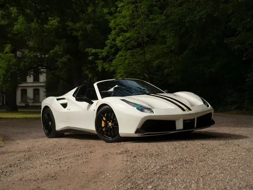 Gebraucht Ferrari 488 672 PS (494 kW) 2016 Weiß Cabrio