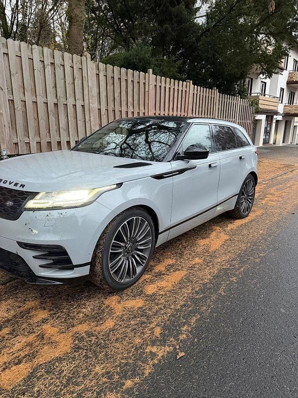 Grau Gebraucht 2019 Land Rover Range Rover Velar HSE Dynamic SUV | 38.100 € (Guter Preis) - Bild 1/4