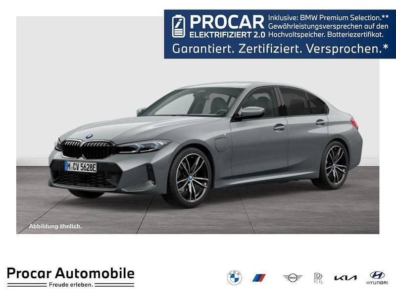 Grau Gebraucht 2024 BMW 330e M Sport Limousine | 43.900 € (Guter Preis) - Bild 1/3