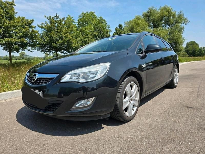 Schwarz Gebraucht 2011 Opel Astra Kombi | 3.600 € (Fairer Preis) - Bild 1/4