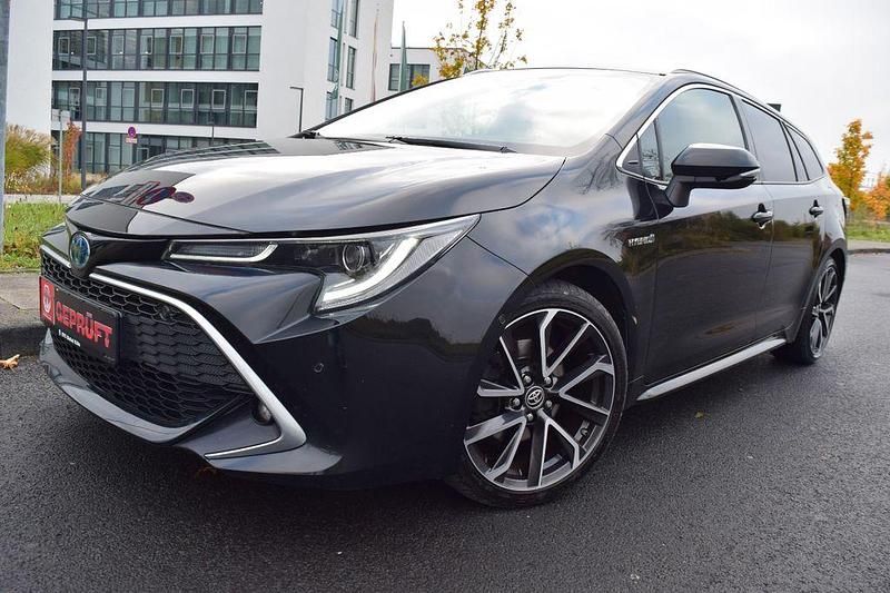 Schwarz Gebraucht 2020 Toyota Corolla Lounge Kombi | 19.990 € (Etwas zu teuer) - Bild 1/4