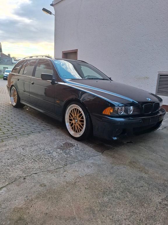Schwarz Gebraucht 2004 BMW 530 Performance Kombi | 4.000 € (Superpreis) - Bild 1/4