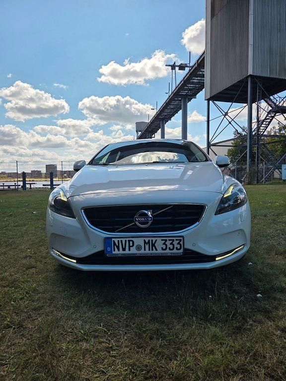 Gebraucht Volvo V40 150 PS (110 kW) 2014 Weiß Kombi
