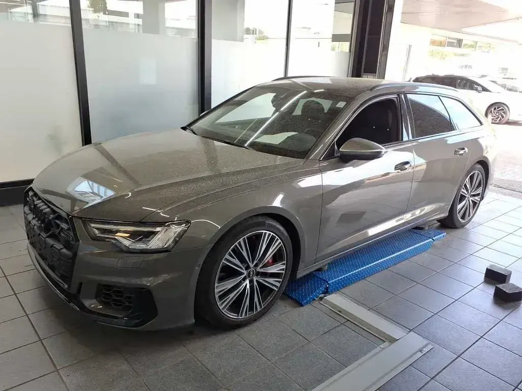 Gebraucht Audi S6 Ambiente 344 PS (253 kW) 2025 Chronosgrau metallic (metallic) Kombi