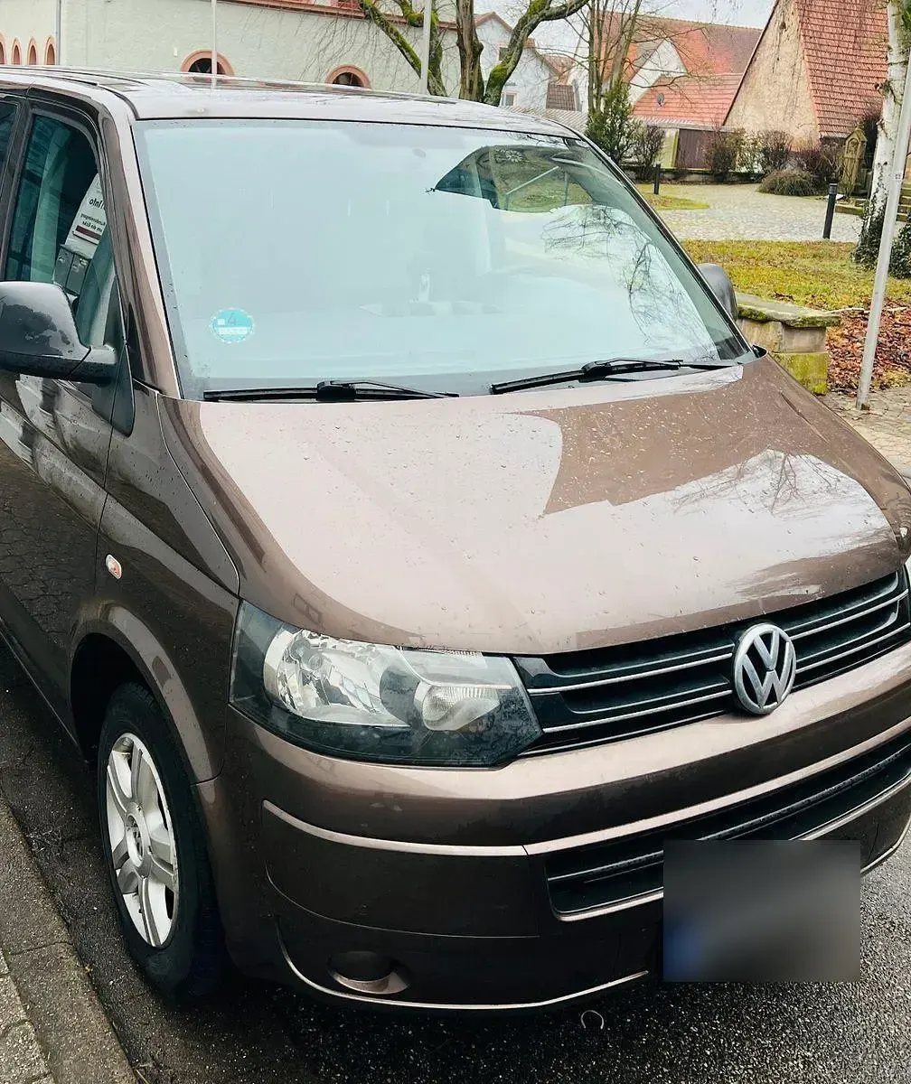 Gebraucht VW Multivan 140 PS (102 kW) 2010 Braun Van / Kleinbus
