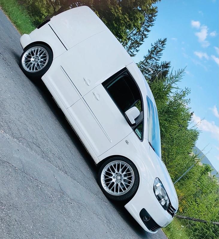 Weiß Gebraucht 2011 VW Caddy Van / Kleinbus | 8.600 € (Teuer) - Bild 1/4
