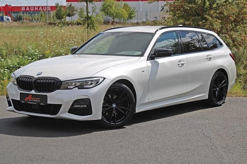 Weiß Gebraucht 2022 BMW 320 M Sport Limousine | 31.900 € (Superpreis) - Bild 1/4