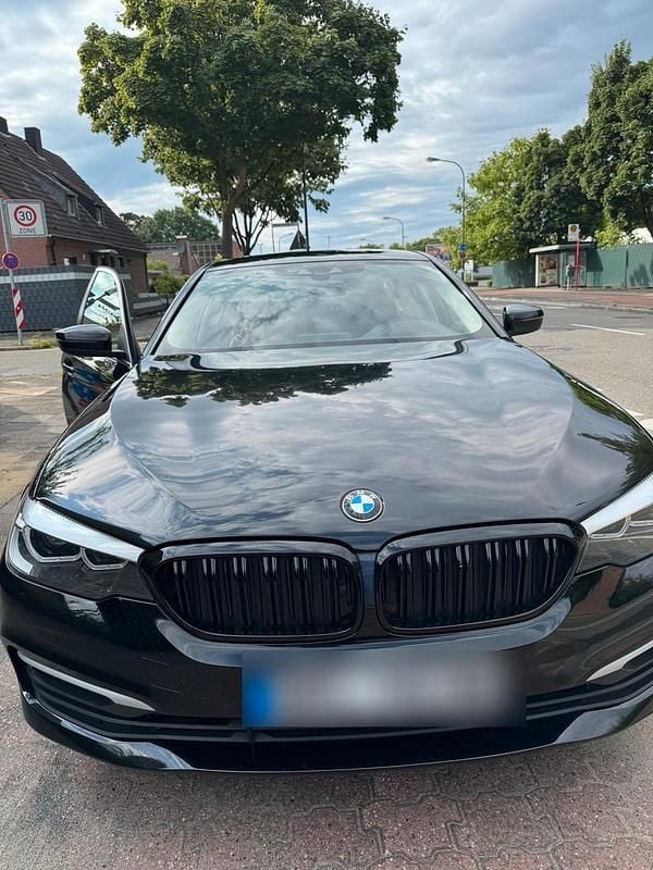 Schwarz Gebraucht 2019 BMW 520 Luxury Line Limousine | 28.000 € (Fairer Preis) - Bild 1/4