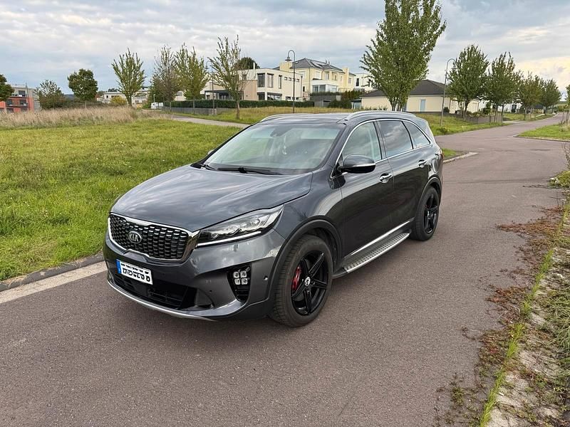 Grau Gebraucht 2019 Kia Sorento SUV | 24.499 € (Fairer Preis) - Bild 1/4