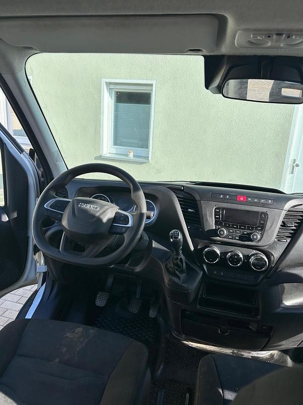 Gebraucht Iveco Daily 2021 Weiß Limousine