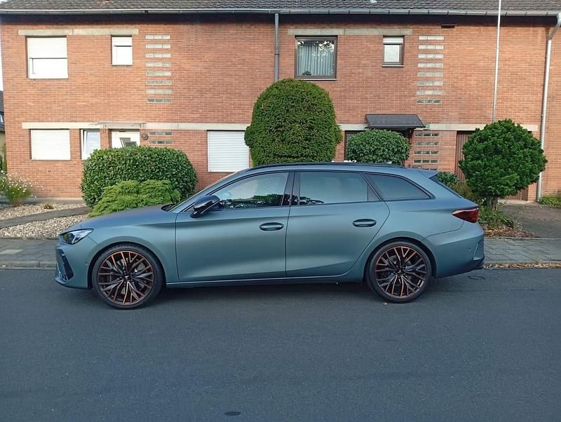 Grau Gebraucht 2025 Cupra Leon VZ Kombi | 41.900 € (Guter Preis) - Bild 1/4