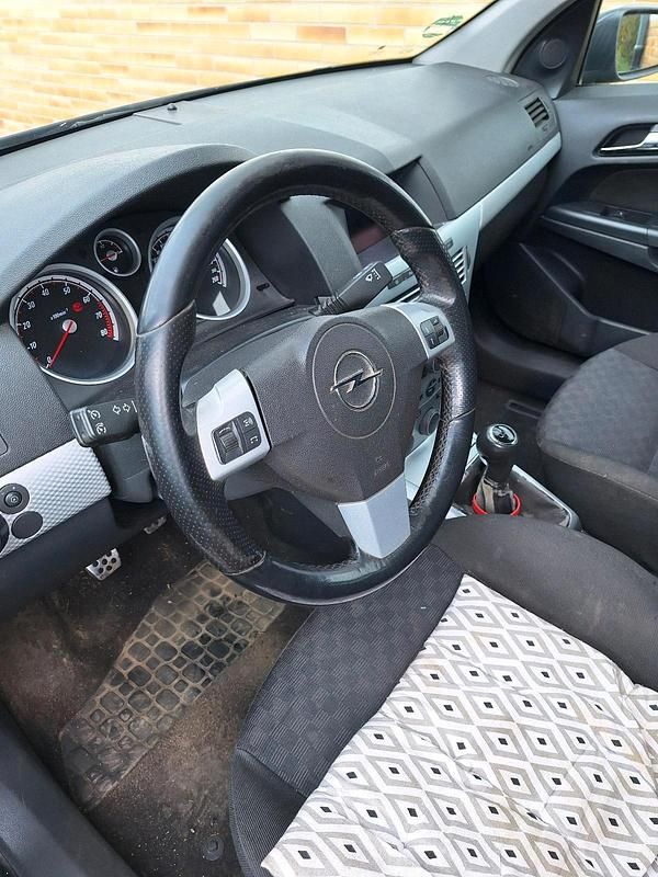 Gebraucht Opel Astra 92 PS (67 kW) 2004 Schwarz Kombi
