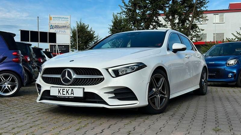 Weiß Gebraucht 2020 Mercedes A200 AMG line Kleinwagen | 27.990 € (Guter Preis) - Bild 1/4