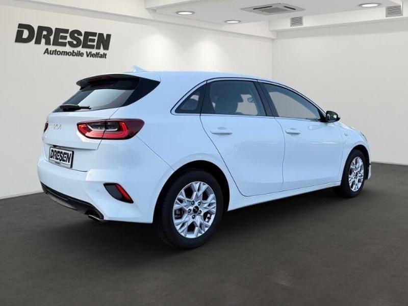 Gebraucht Kia Ceed Vision 140 PS (102 kW) 2025 Wd) cararraweiss (weiss Kleinwagen