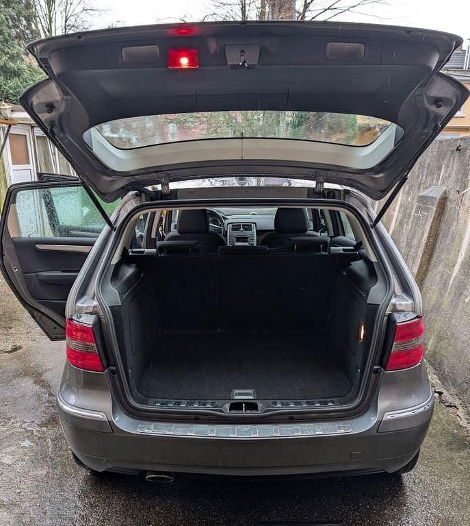 Gebraucht Mercedes B180 109 PS (80 kW) 2011 Grau Van / Kleinbus