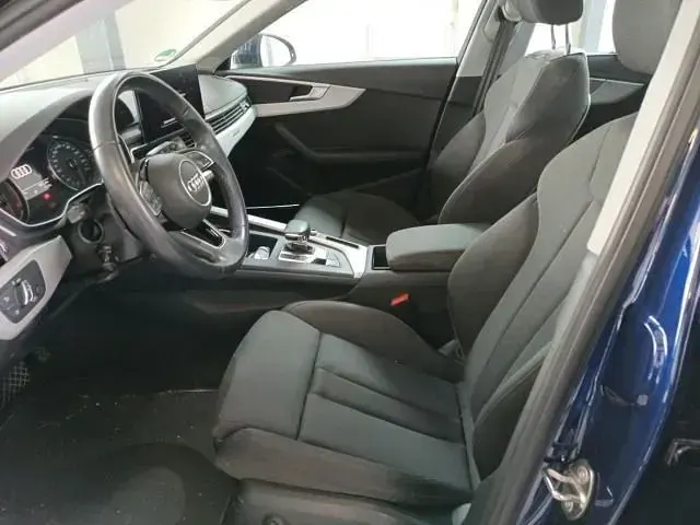 Gebraucht Audi A4 Ambiente 204 PS (150 kW) 2022 Navarrablau metallic Kombi