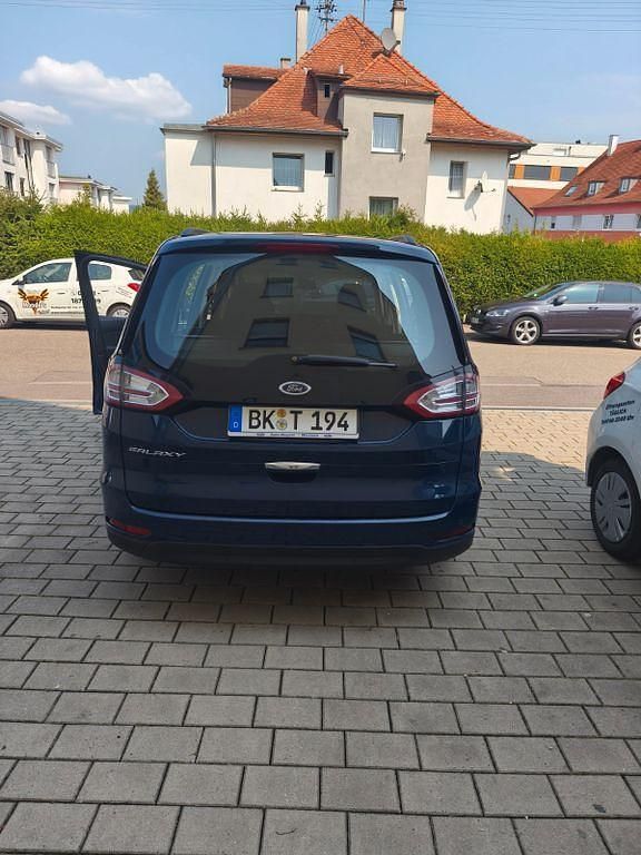 Blau Gebraucht 2017 Ford Galaxy Titanium Van / Kleinbus | 14.800 € (Guter Preis) - Bild 1/4