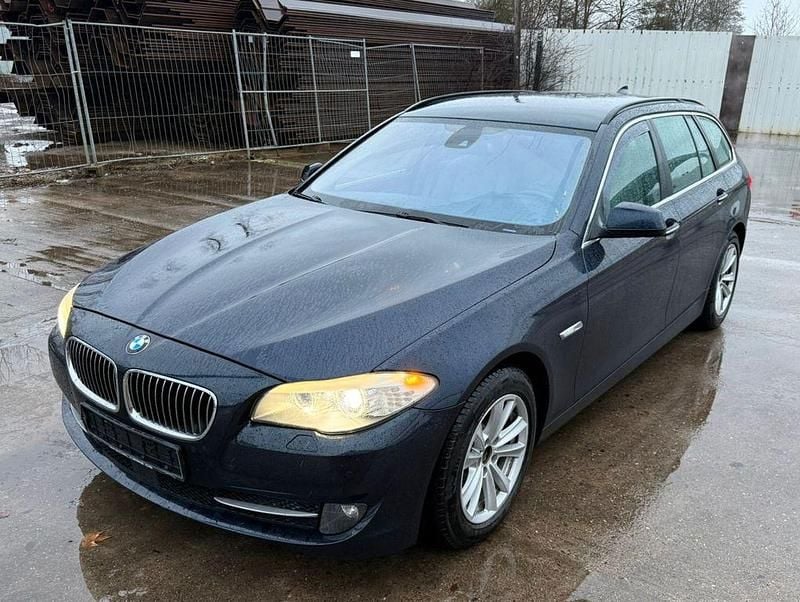 Gebraucht BMW 530 Sport Line 272 PS (200 kW) 2012 Blau Kombi