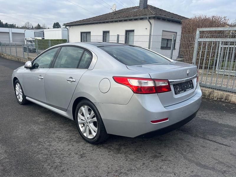 Usata Renault Latitude 150 CV (110 kW) 2011 Grigio Berlina