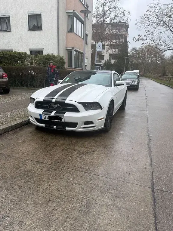 Second-hand Ford Mustang 305 CP (224 kW) 2014 Negru Coupe