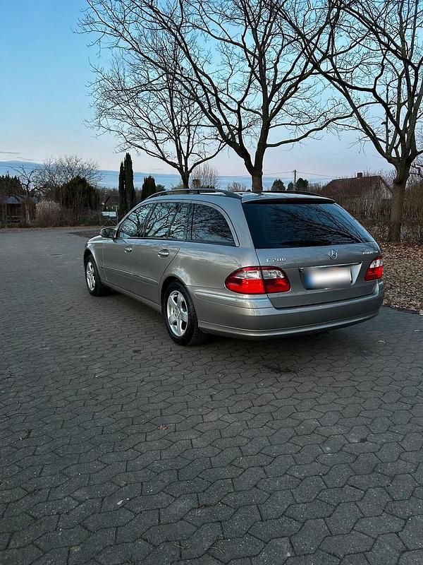 Gebraucht Mercedes E200 163 PS (119 kW) 2005 Grau Kombi