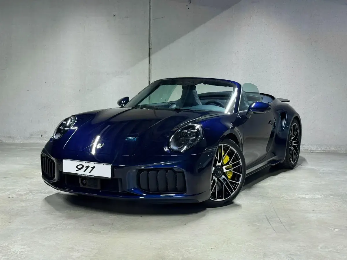 Neu Porsche 992 711 PS (522 kW) 2026 Tiefschwarzmetallic Cabrio