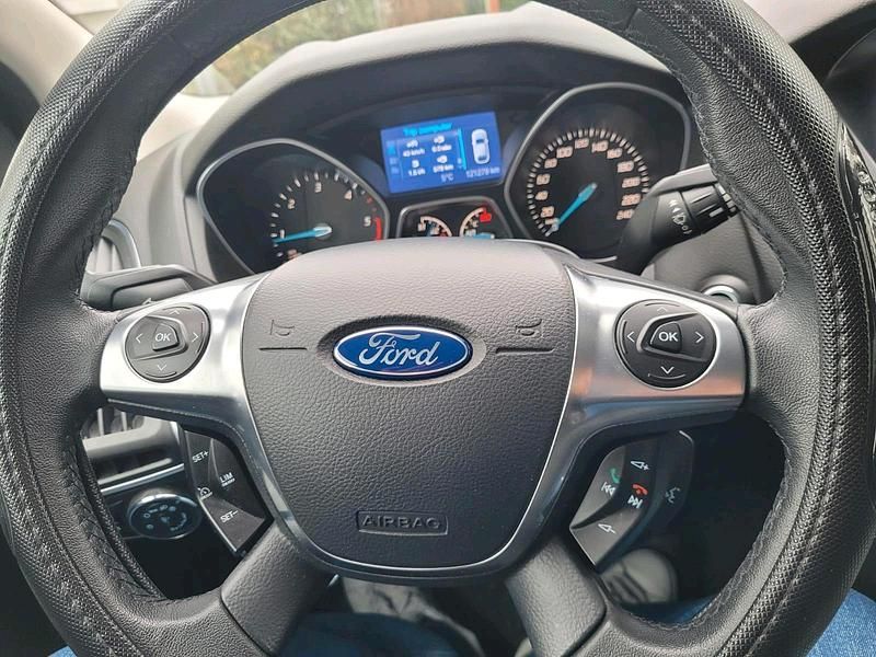 Gebraucht Ford Focus 115 PS (84 kW) 2012 Grau Kombi