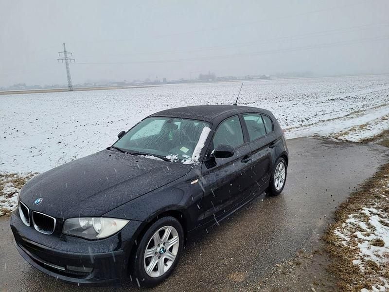 Gebraucht BMW 118 Lifestyle 143 PS (105 kW) 2010 Schwarz Kleinwagen