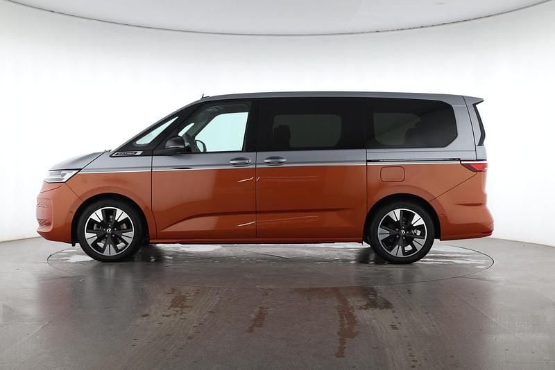 Gebraucht VW T7 Style 245 PS (180 kW) 2026 Monosilber / energetic orange Van