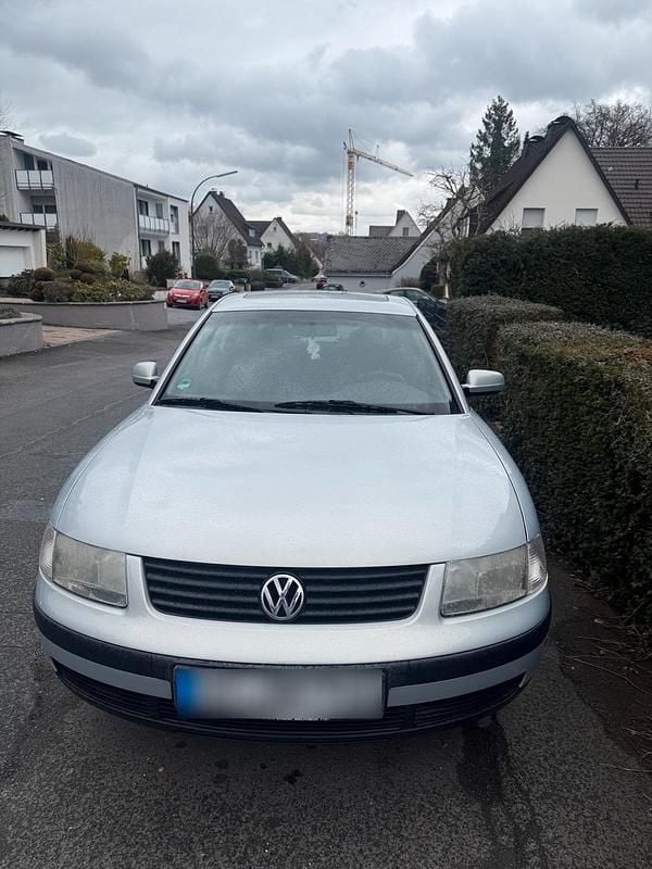 Gebraucht VW Passat 100 PS (73 kW) 1998 Silber Limousine