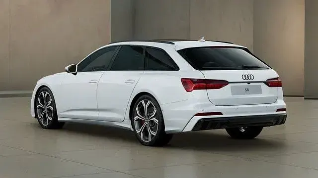 Gebraucht Audi S6 Sport 344 PS (253 kW) 2025 Gletscherweiß metallic Kombi