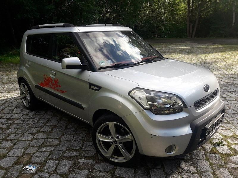 Silber Gebraucht 2009 Kia Soul Attract SUV | 2.500 € (Teuer) - Bild 1/4