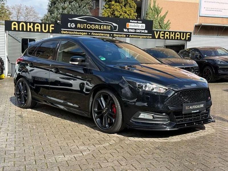 Gebraucht Ford Focus Performance Edition 250 PS (183 kW) 2016 Schwarz Limousine