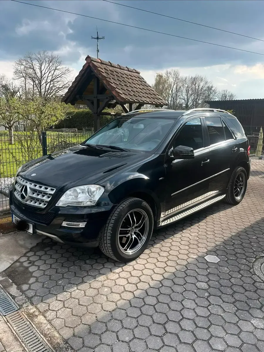 Gebraucht Mercedes ML300 204 PS (150 kW) 2010 Schwarz SUV