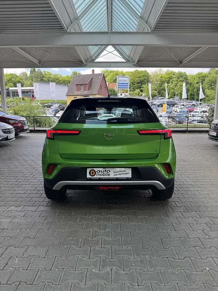 Gebraucht Opel Mokka-e Elegance 100 kW (136 PS) 2022 Matcha green/ikone gruen SUV