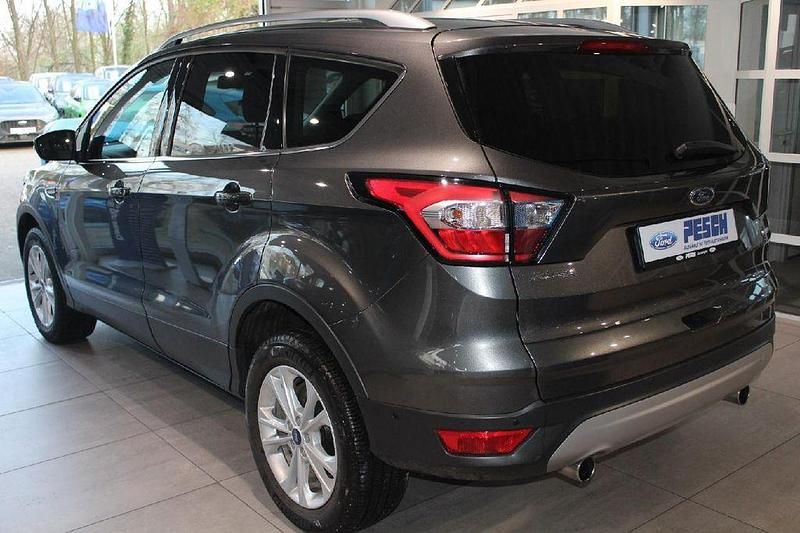 Gebraucht Ford Kuga Titanium 150 PS (110 kW) 2017 Grau SUV