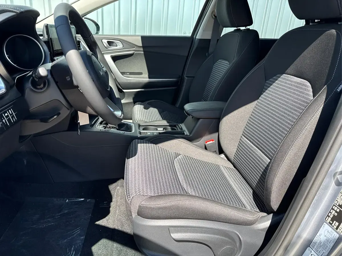 Neu Kia XCeed Style 150 PS (110 kW) 2026 Blue flame metallic SUV