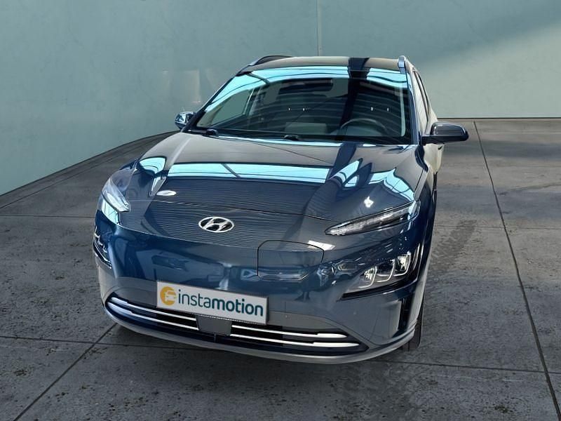 Blau Gebraucht 2022 Hyundai Kona SUV | 21.399 € (Teuer) - Bild 1/4
