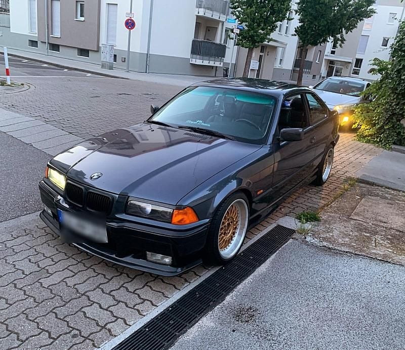 Grau Gebraucht 1997 BMW 320 Coupé | 4.999 € (Guter Preis) - Bild 1/4