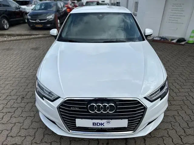 Gebraucht Audi e-tron Comfort 204 PS (150 kW) 2020 Weiß SUV