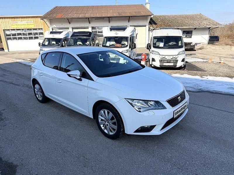 Weiß Gebraucht 2016 Seat Leon Reference Limousine | 6.350 € (Superpreis) - Bild 1/4